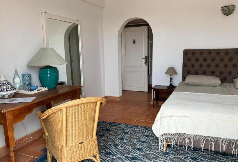 اتاق لوکس با بالکن و چشم‌انداز دریا, Maison D Hote Domaine El Manar