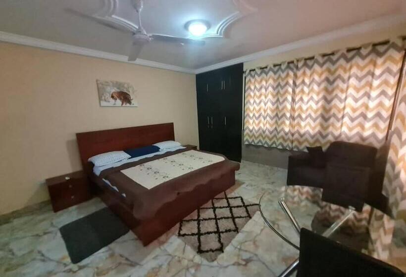 اتاق لوکس, Nesta Barron  Home Away From Home