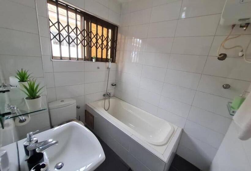 اتاق لوکس, Nesta Barron  Home Away From Home