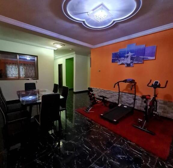 اتاق کلاس بیزنس, Nesta Barron  Home Away From Home