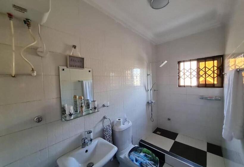 اتاق کلاس بیزنس, Nesta Barron  Home Away From Home