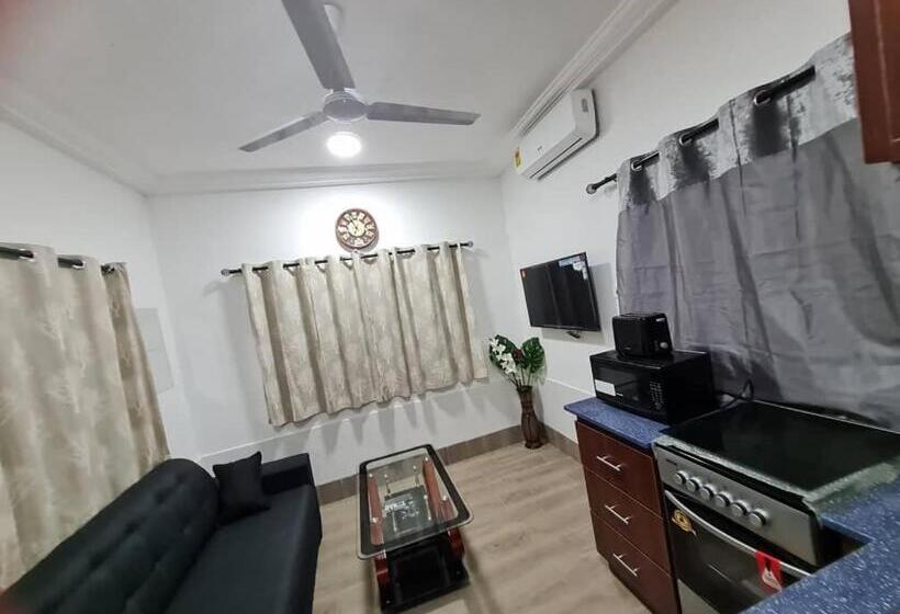 آپارتمان 1 خوابه همکف, Nesta Barron  Home Away From Home