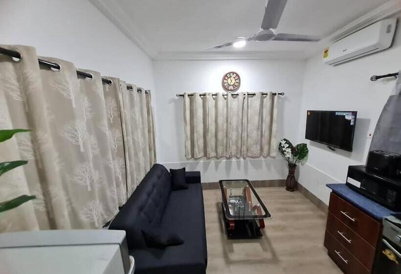 آپارتمان 1 خوابه همکف, Nesta Barron  Home Away From Home