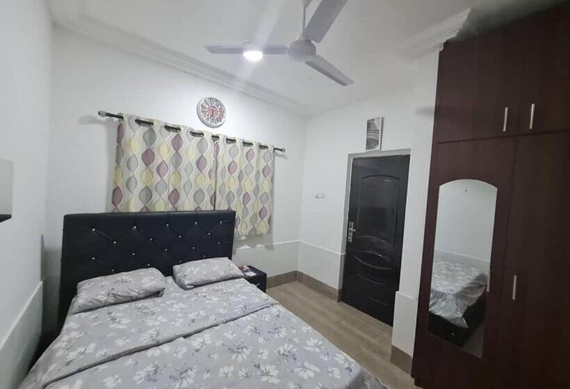آپارتمان 1 خوابه همکف, Nesta Barron  Home Away From Home