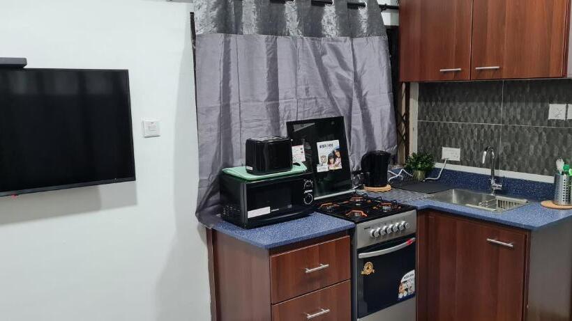 آپارتمان 1 خوابه همکف, Nesta Barron  Home Away From Home