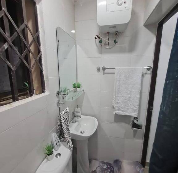 آپارتمان 1 خوابه همکف, Nesta Barron  Home Away From Home