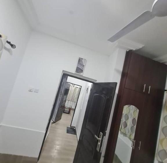 آپارتمان 1 خوابه همکف, Nesta Barron  Home Away From Home