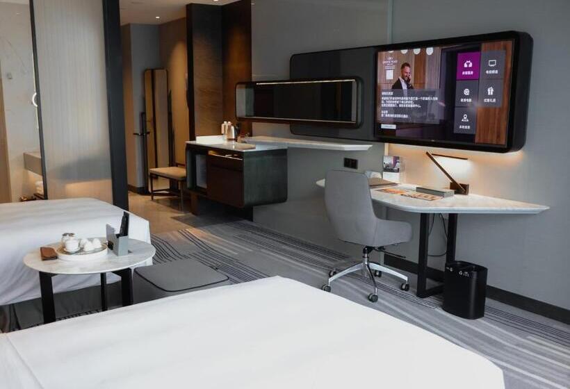 标准间休息室, Crowne Plaza Xiamen Jimei Seaview, An Ihg Hotel Free Mini Bar
