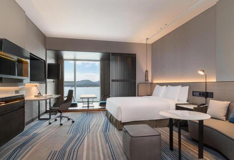 高级客房, Crowne Plaza Xiamen Jimei Seaview, An Ihg Hotel Free Mini Bar