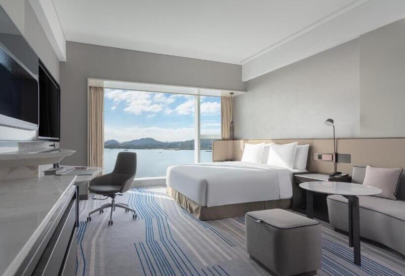 高级大房间, Crowne Plaza Xiamen Jimei Seaview, An Ihg Hotel Free Mini Bar