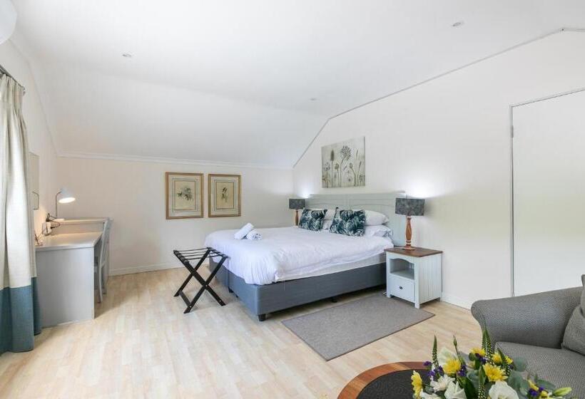 شقة غرفة واحدة, Emmarentia Guest House