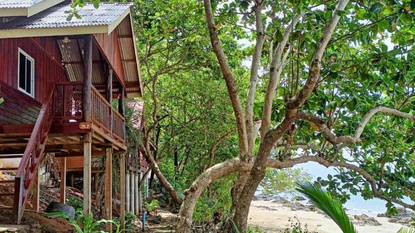Семейный Номер, Kohjum Seafront Resort