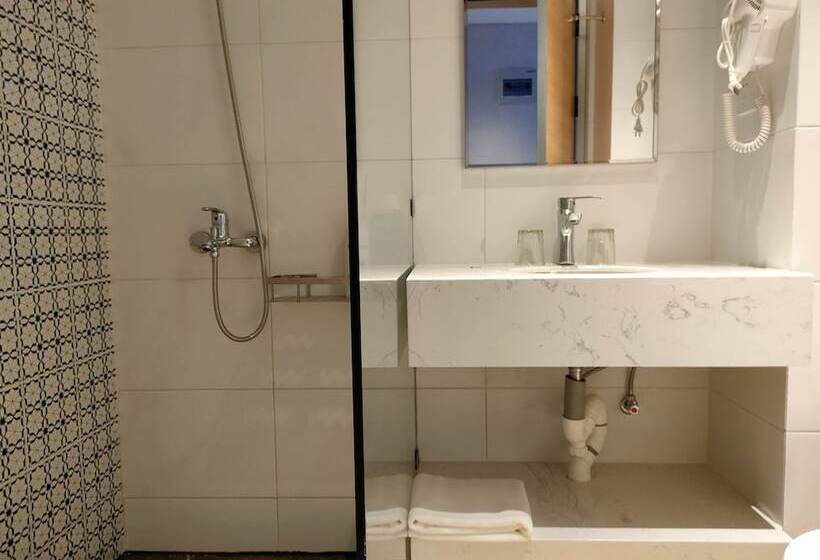 Quarto Estandar Individual, Vancii