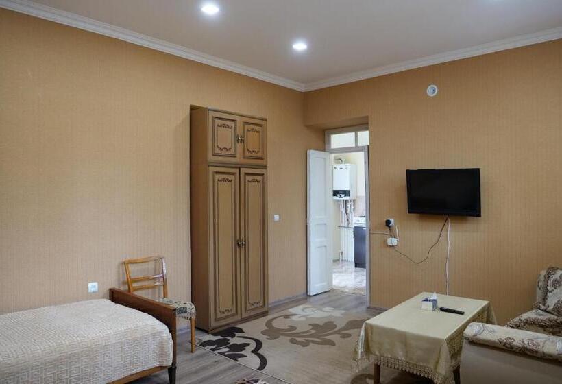اتاق استاندارد سه نفره, Guest House Kumayri