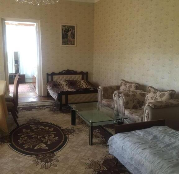 اتاق خانوادگی, Guest House Kumayri