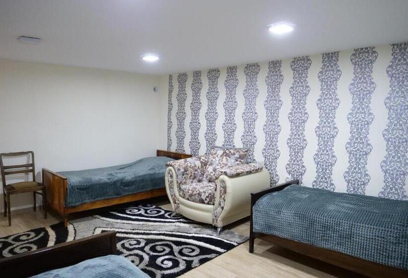 اتاق استاندارد سه نفره, Guest House Kumayri
