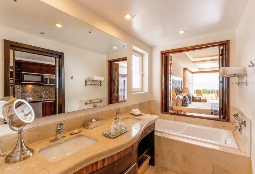 סוויטת ג'וניור נוף לים, Grand Miramar All Luxury Suites & Residences
