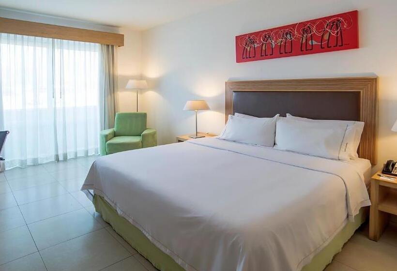 キングサイズベッドのスタンダードルーム, Holiday Inn Express Manzanillo, An Ihg
