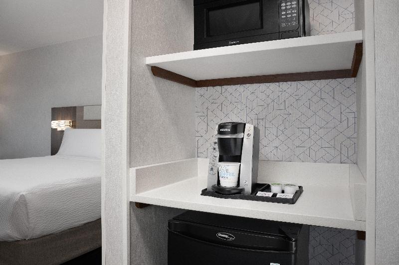 스위트 킹사이즈 침대, Holiday Inn Express & Suites Alexandria   Fort Belvoir, An Ihg