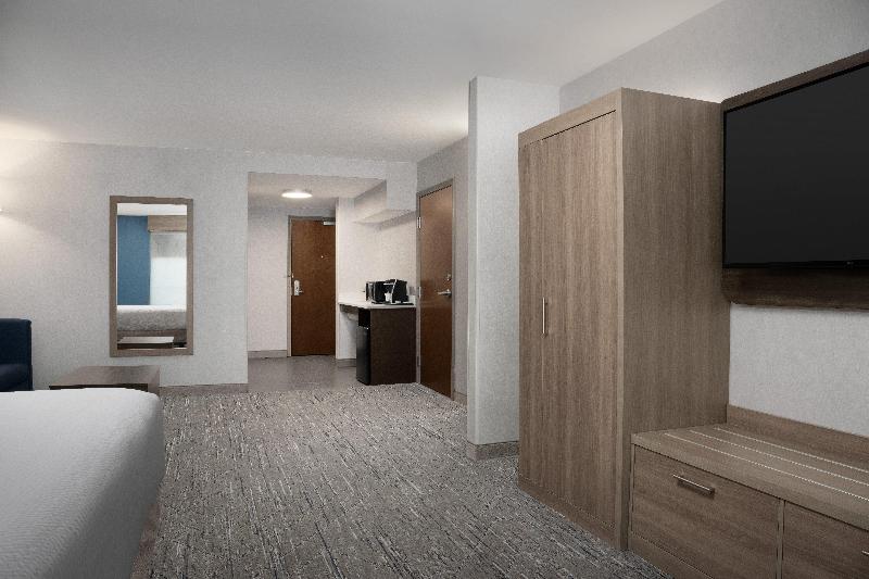 장애인을 위한 스위트, Holiday Inn Express & Suites Alexandria   Fort Belvoir, An Ihg