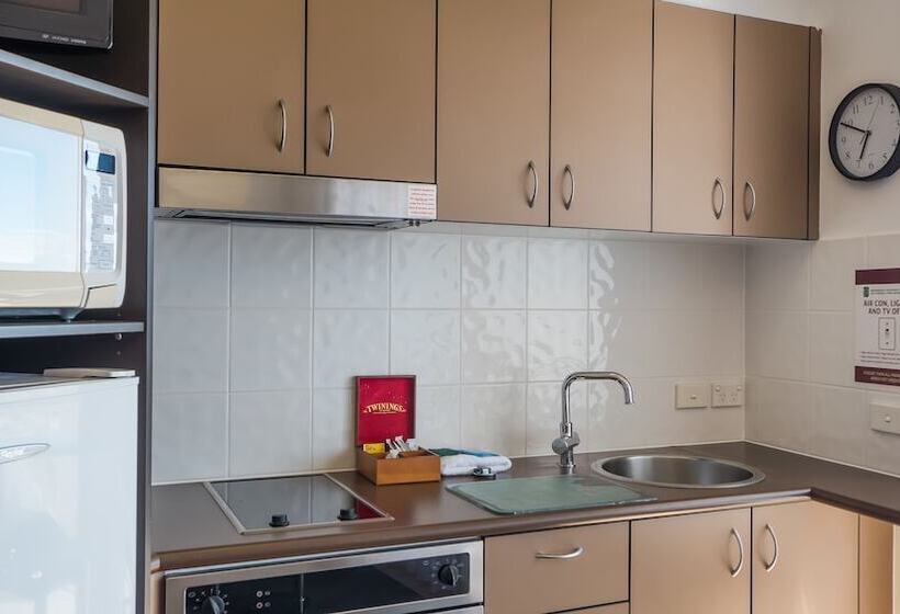 Студия Стандарт, Broadbeach Savannah Resort