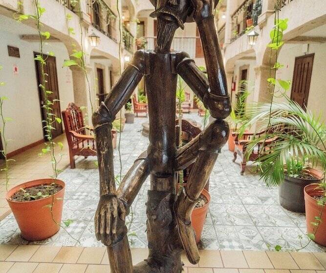 اتاق استاندارد یک نفره, Don Quijote Plaza  Guadalajara Centro Historico