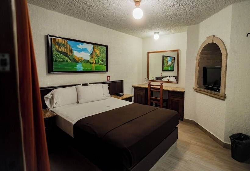 اتاق استاندارد یک نفره, Don Quijote Plaza  Guadalajara Centro Historico