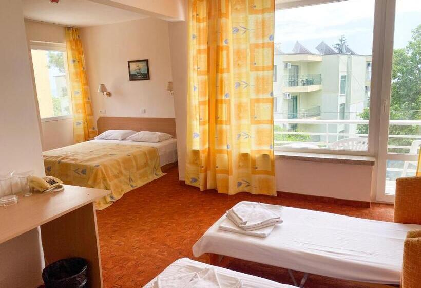Семейный Номер, Vezhen Hotel   Free Parking