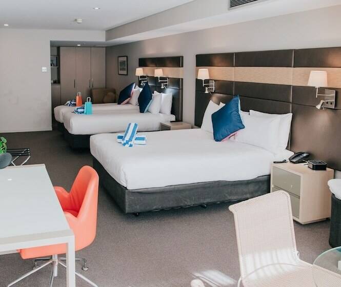 اتاق سوپریور خانوادگی, Novotel Newcastle Beach