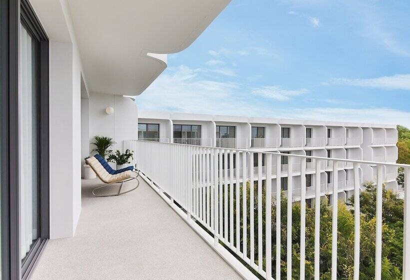 سوییت سوپریور, The Standard Hua Hin