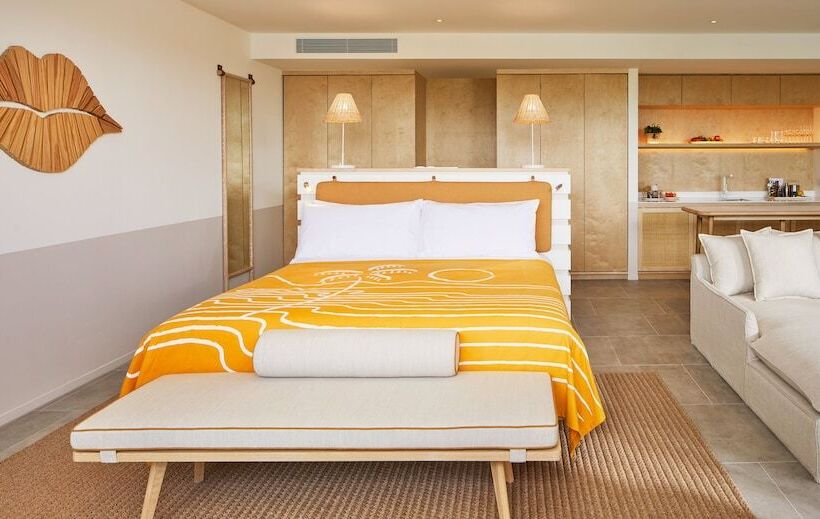 سوییت سوپریور, The Standard Hua Hin