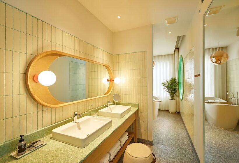 ویلای 1 خوابه, The Standard Hua Hin