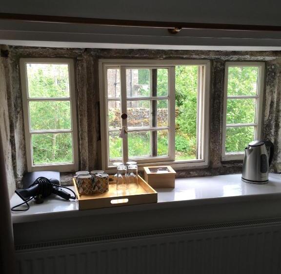 Четырехместный Номер Стандарт, Sweetbriar Cottage Bed & Breakfast And Camping