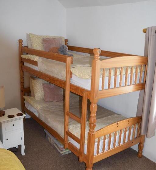 Четырехместный Номер Стандарт, Sweetbriar Cottage Bed & Breakfast And Camping