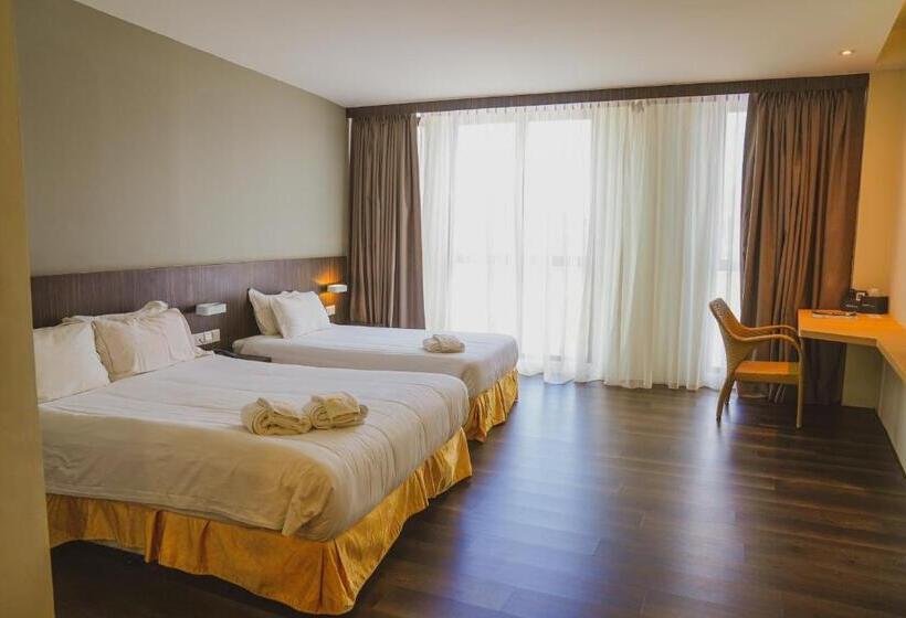 Трехместный Номер Deluxe, Roxy Hotel Serian