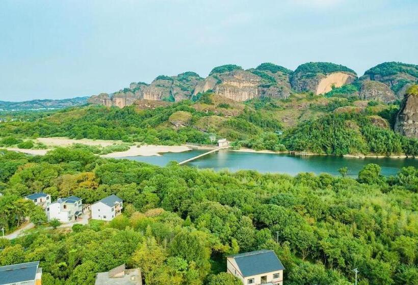 Номер Стандарт, Longhushan Hanxiangju Homestay