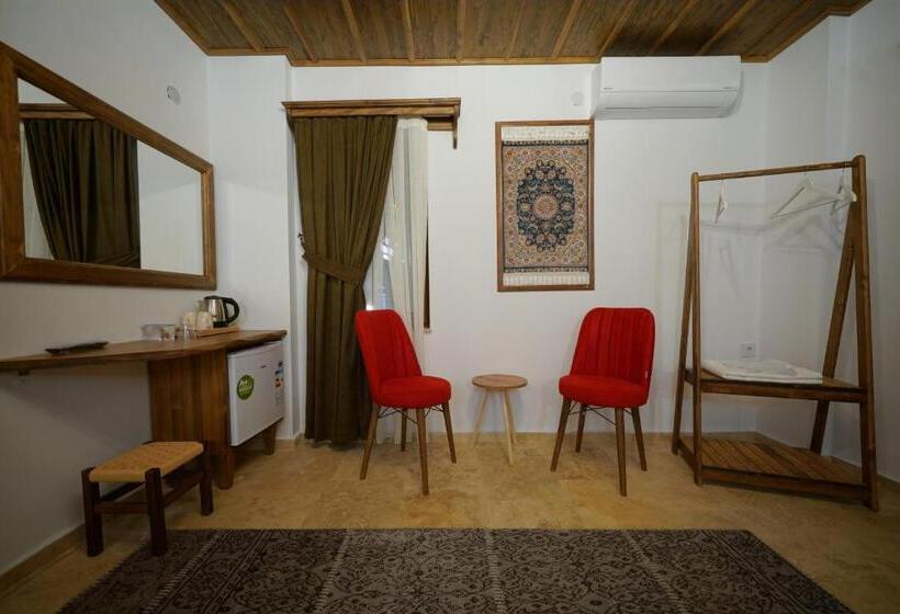 اتاق استاندارد سه نفره, Pashahan