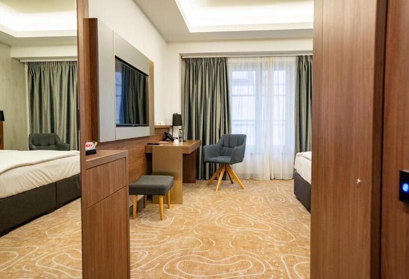Quarto Estandar, Atlas