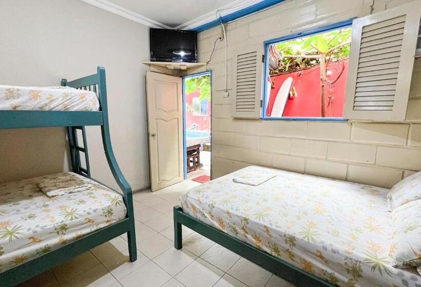 اتاق استاندارد سه نفره, Arrecife Montañita Hostal