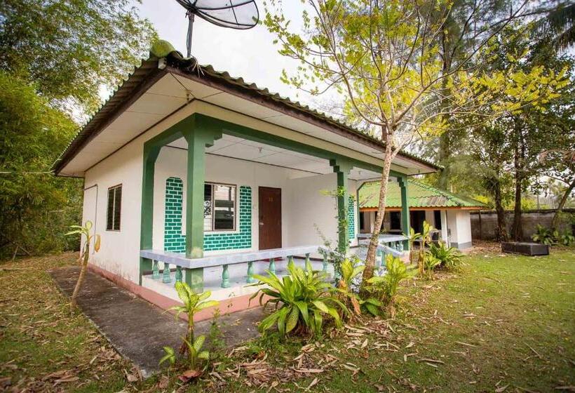 اتاق لوکس با تخت بزرگ, Andaman Peace Resort