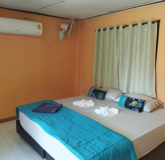 اتاق خانوادگی با چشم‌انداز جانبی دریا, Andaman Peace Resort