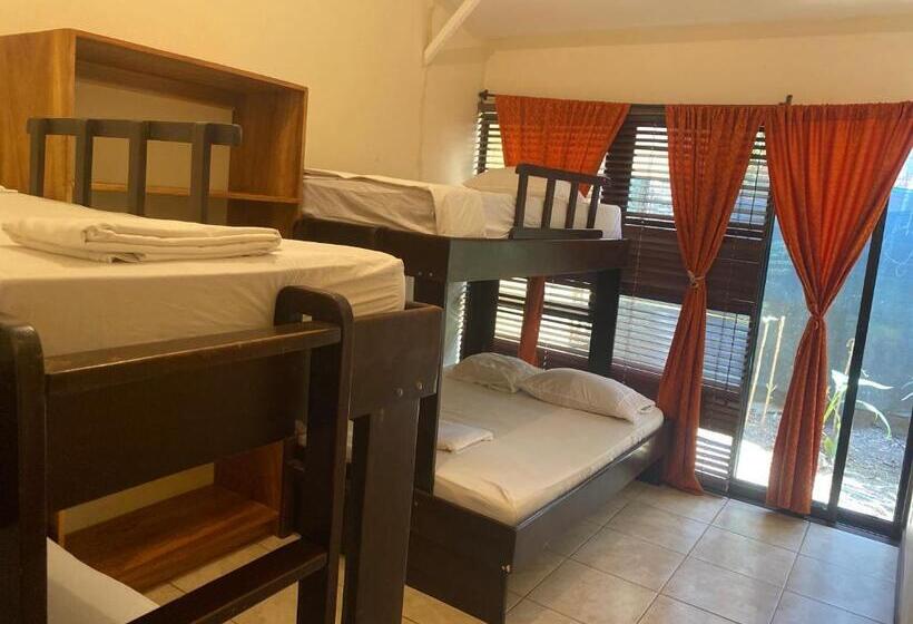 Четырехместный Номер Стандарт, Cabinas Surf Arribadas