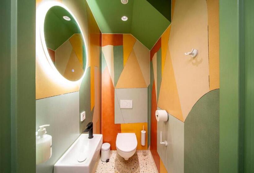 اتاق استاندارد با سرویس بهداشتی مشترک, Tourist Inn One Amsterdam