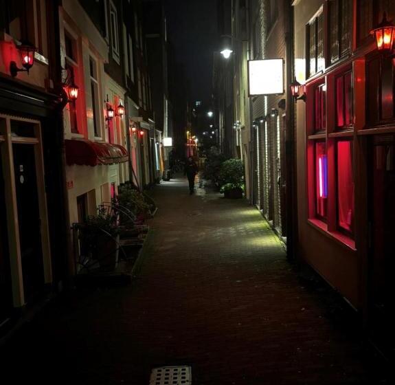 اتاق پایه چهارنفره با سرویس بهداشتی مشترک, Tourist Inn One Amsterdam