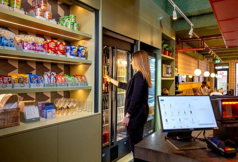 اتاق پایه چهارنفره با سرویس بهداشتی مشترک, Tourist Inn One Amsterdam