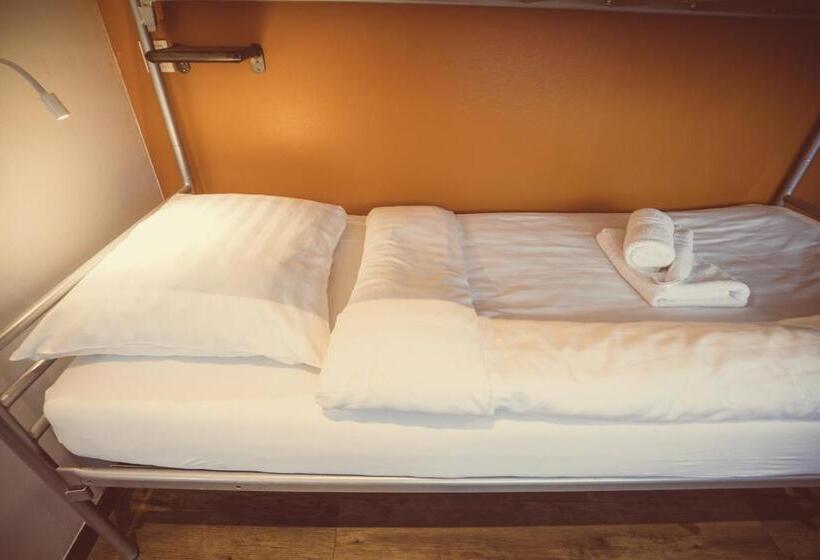 اتاق یک نفره پایه با سرویس بهداشتی مشترک, Tourist Inn One Amsterdam
