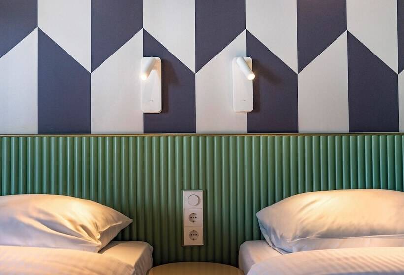 اتاق استاندارد سه نفره, Tourist Inn One Amsterdam