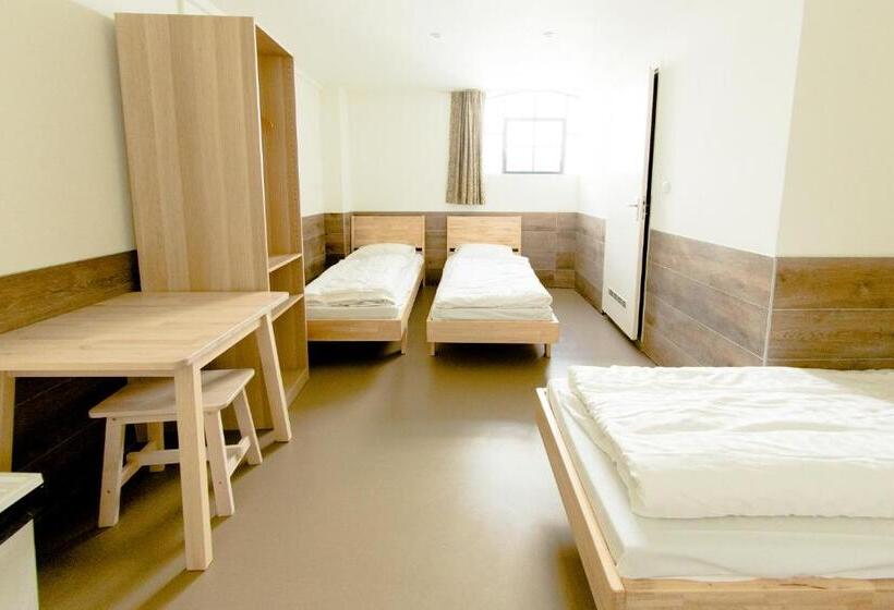 اتاق استاندارد سه نفره, Hostel The Globe