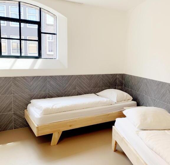 اتاق استاندارد سه نفره, Hostel The Globe