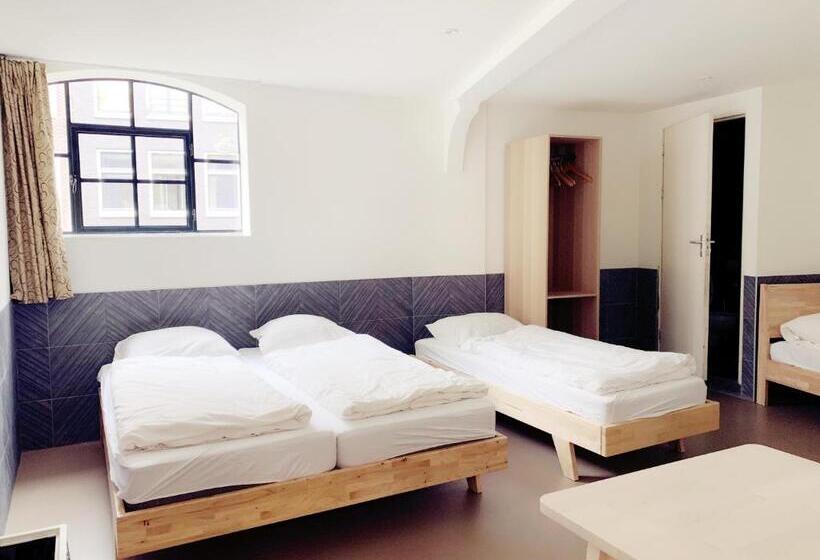 اتاق خانوادگی, Hostel The Globe